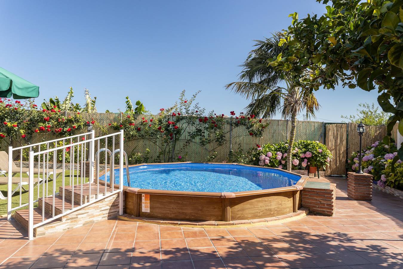 Ferienhaus Casita Puente Viejo mit Pool, Wlan, A-C, Terrassen & Garten in Nerja Centre, Nerja
