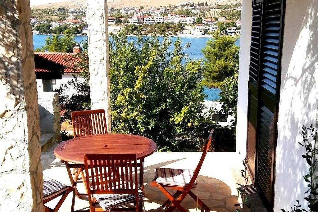 Ganze Wohnung, 1-Zimmer-Ferienwohnung am Strand Sparadici, Sibenik A-24420-b in Grebastica, Šibenik-Knin