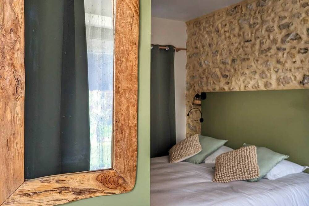 Chambre sur Jardin Avec Jacuzzi Privatif L'été et Terrasse in Treuzy-Levelay, Seine-et-Marne