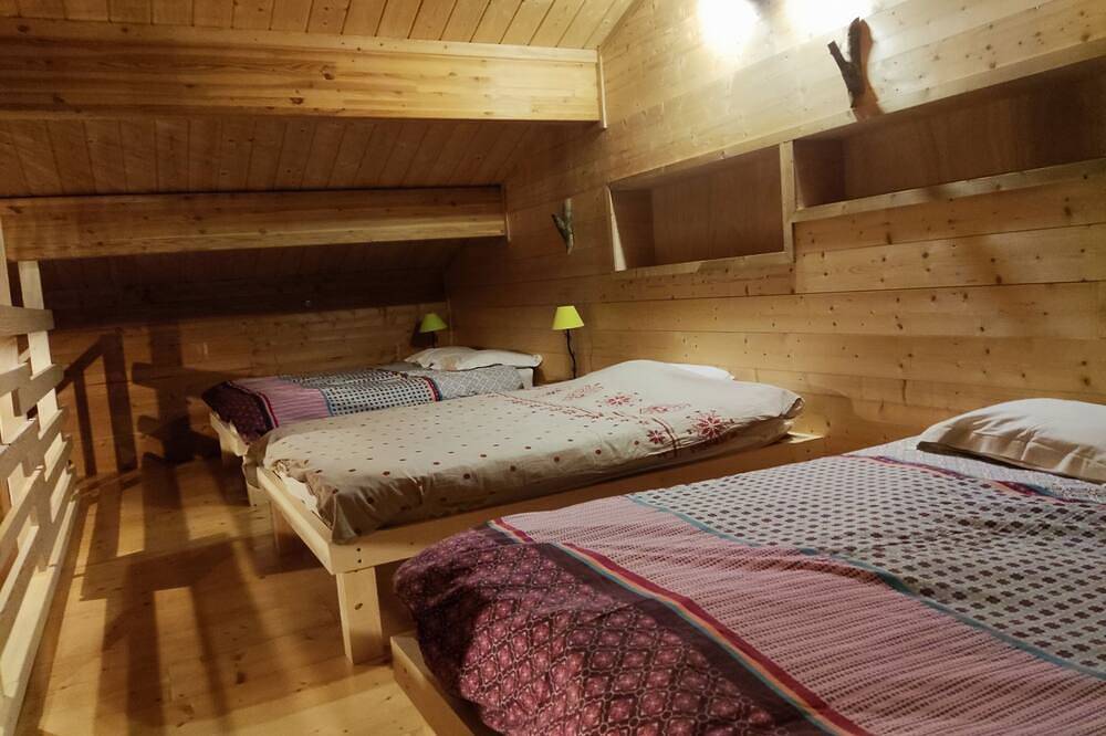 Refuge Sous La Joux - Gîte La Pourvoirie in Les Moussières, Parc naturel régional du Haut-Jura