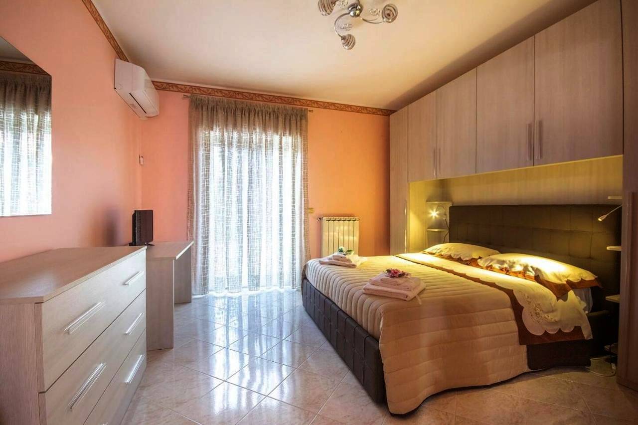 Appartamento intero, Three-Bedroom Apartment in Linguaglossa, Etna