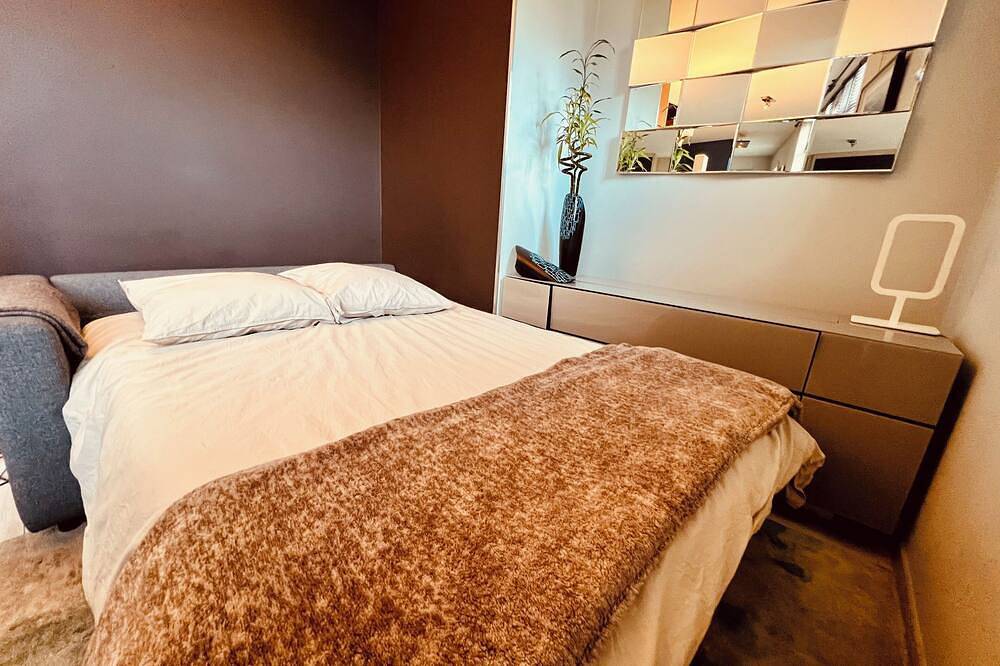 Entire apartment, Stylish Duplex near Disneyland Paris with Parking for 2-8 Guests in Serris, Seine-et-Marne