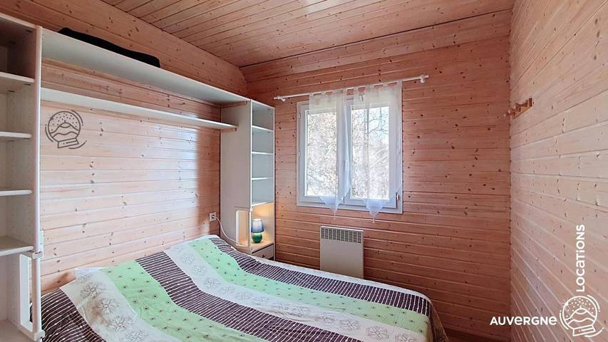 Gîte pour 5 personnes, avec vue ainsi que jardin et terrasse, animaux acceptés dans Lac Chambon - 4