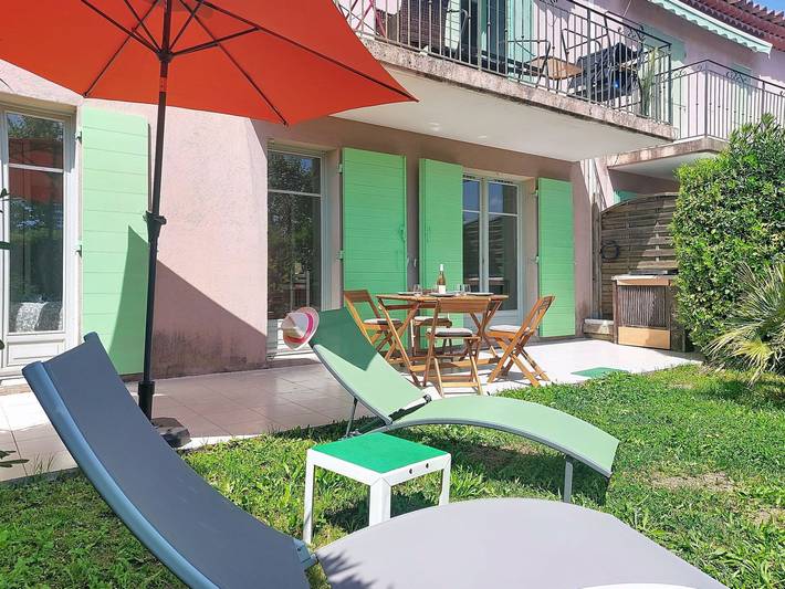 Appartement de vacances pour 4 personnes, avec piscine et jardin