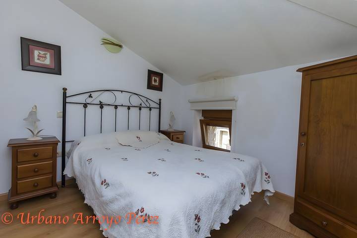 Country House 'El Salón Del Baile' with Mountain View and Balcony in Navarredondilla, Valle del Alberche