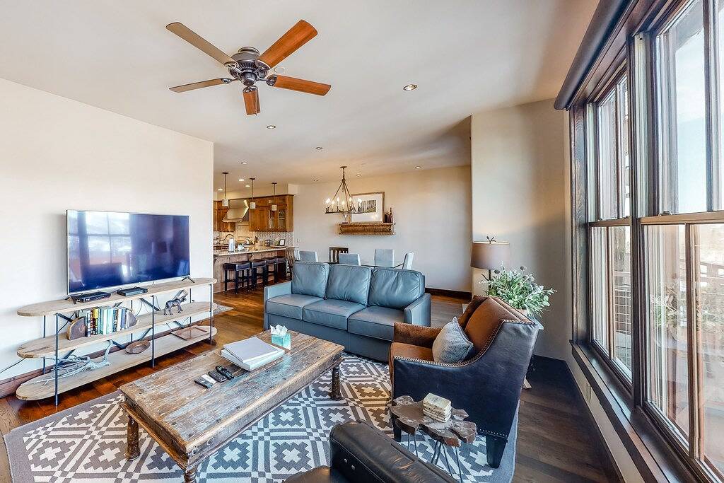 Ganze Wohnung, Warm & comfortable mountain condo in ski-in/out complex with balcony in Mountain Village, Telluride Ski Resort