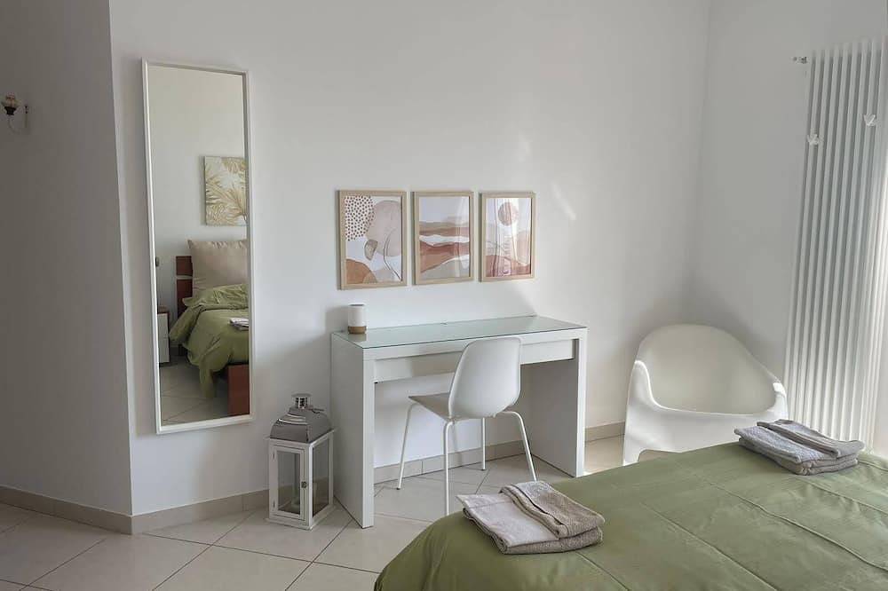 Entire apartment, Apartment By The Sea in Roseto degli Abruzzi, Teramo Province