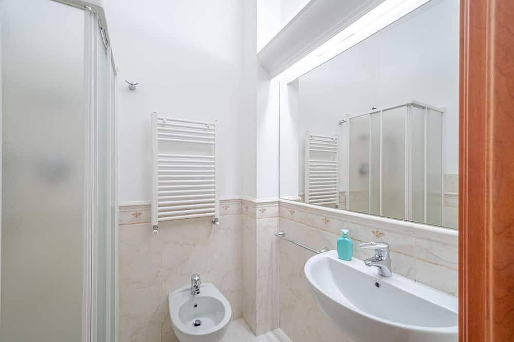 Appartamento intero, Bellissimo appartamento a Rapallo Ge con piscina in Bagni Ariston, Rapallo