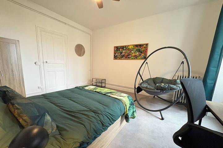 Appartement entier, Le Phoenix · Appart 95m² · 8 pers + bébé · Parking gratuit · Cœur de Thiers in Thiers, Région de Thiers