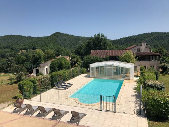 Gîte pour 4 personnes, avec Terrasse ainsi que Jardin et Piscine à Saint-Géry