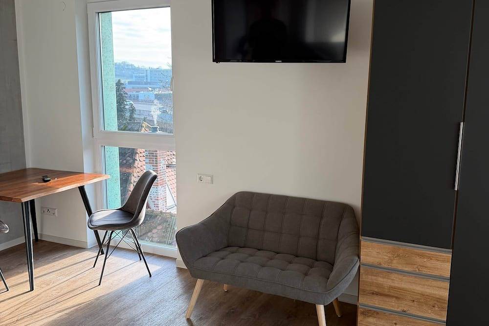 Ganze Wohnung, Einzimmer-Apartment mit Doppelbett in Stuttgart, Stuttgart Region