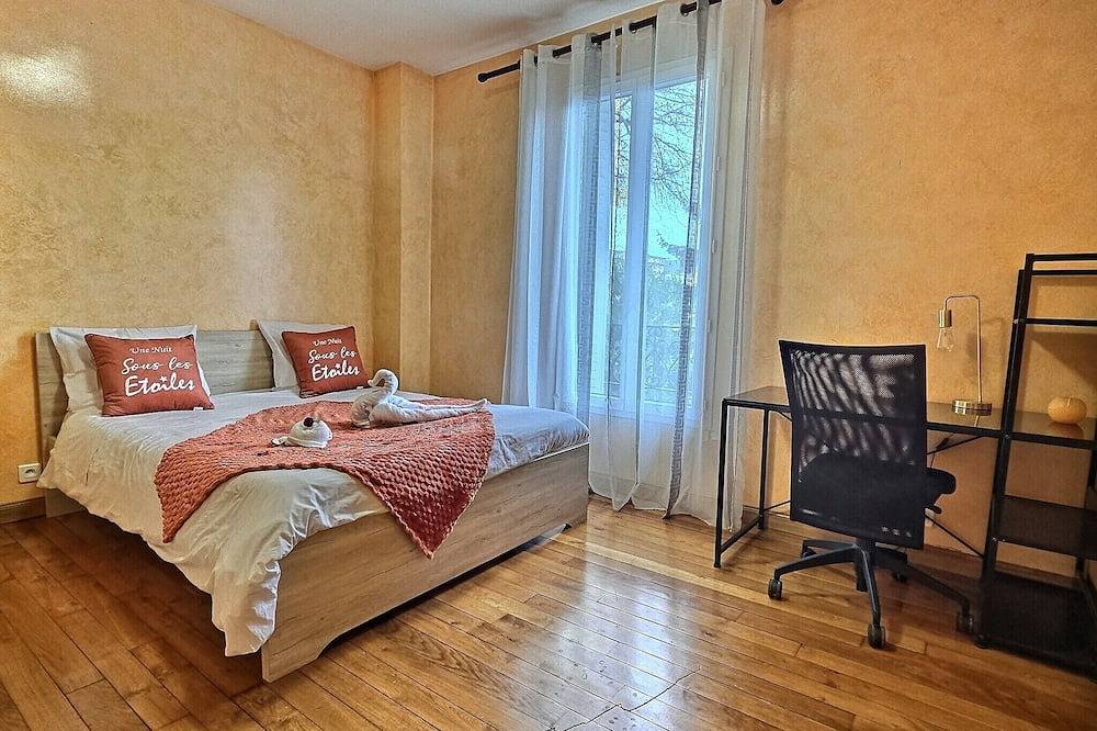 Majestic residence 20 minutes from Paris in Noisy-le-Grand, Seine-Saint-Denis