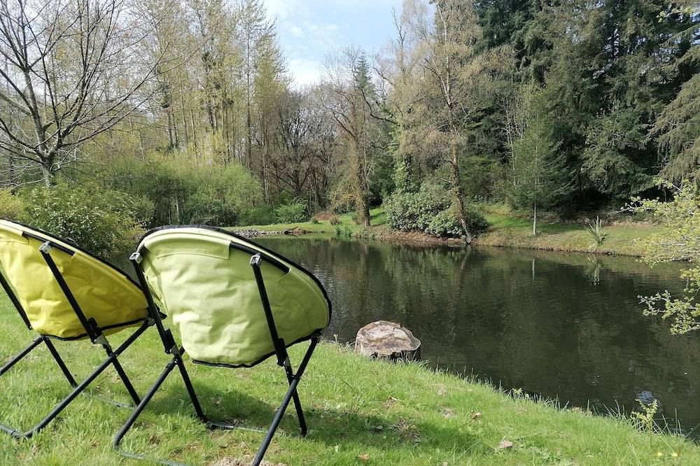 Chalet En Pleine Nature Avec Etang in Lanvallay, Région de Dinan