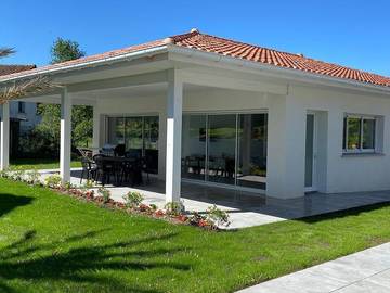 Gîte pour 6 personnes, avec terrasse ainsi que piscine et jardin, animaux acceptés à Saint-Martin-de-Seignanx
