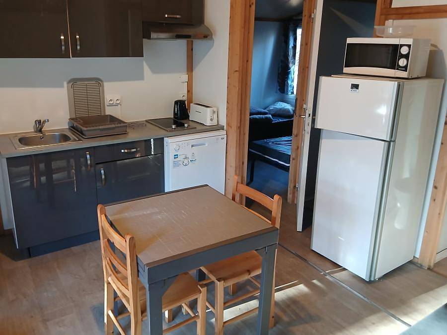 Camping Les Iles - Chalet 4 personas - Chalet Standard 40m² - 2 habitaciones + Tv + Terraza cubierta - Aire acondicionado in Passy, Pays du Mont-Blanc