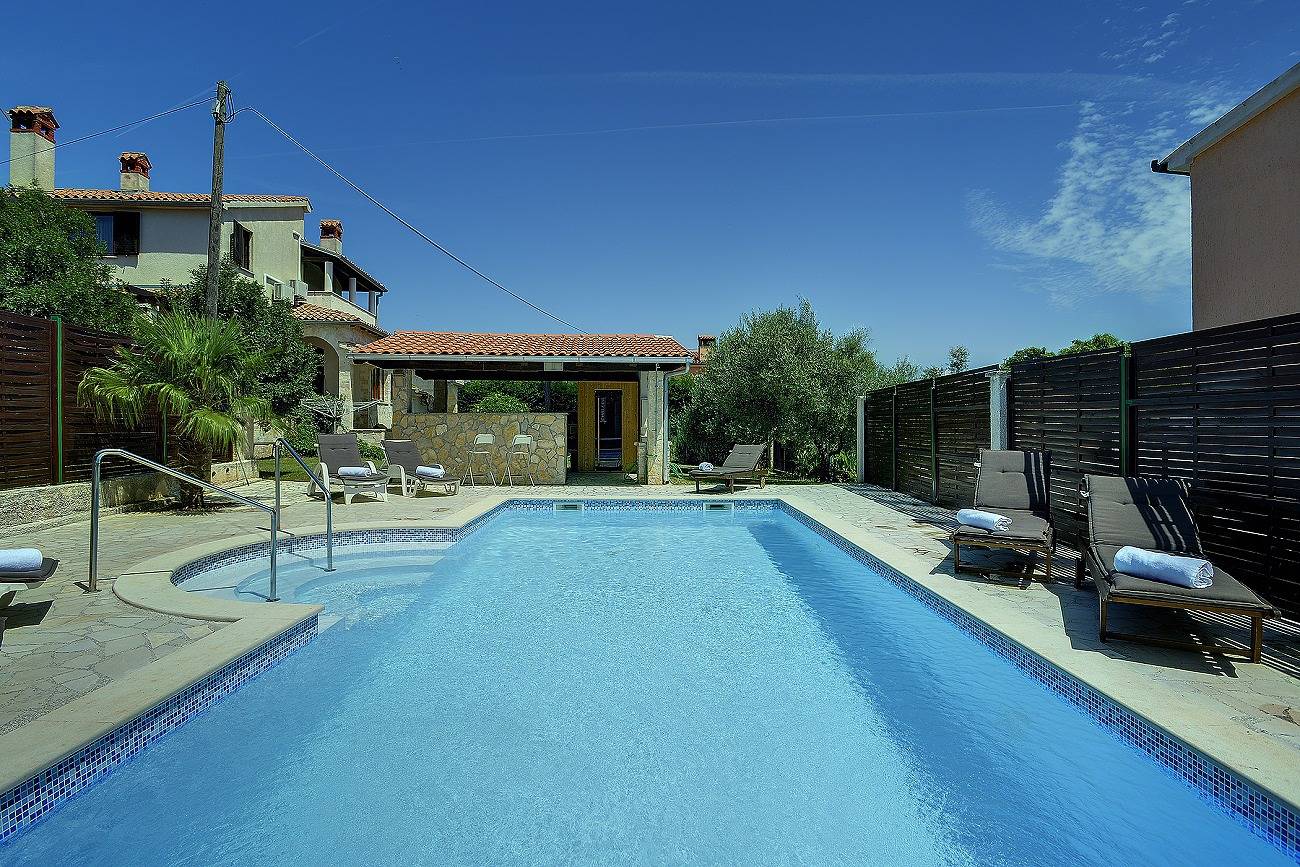 Einzigartige Villa mit privatem Pool und strandnah in Pula-Medulin, Ližnjan