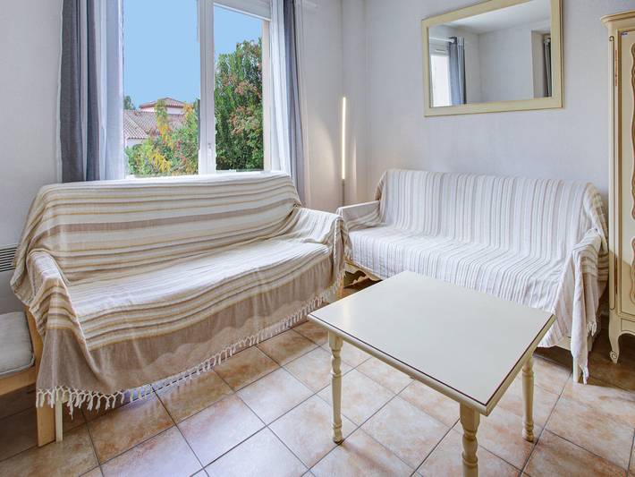 Location de vacances pour 8 personnes, avec jardin ainsi que terrasse et piscine, adapté aux familles à Homps - 3