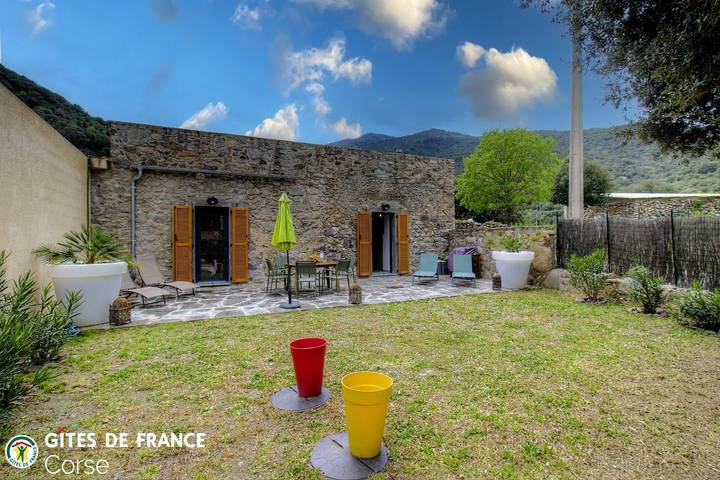Gîte pour 4 personnes, avec Terrasse et Vue à Castifao
