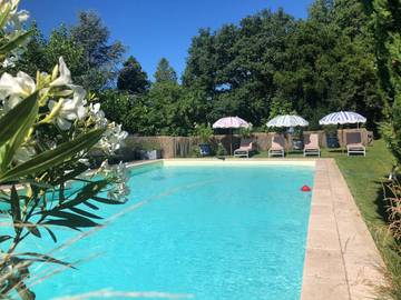 Gîte pour 14 personnes, avec terrasse et piscine, animaux acceptés à Chandolas