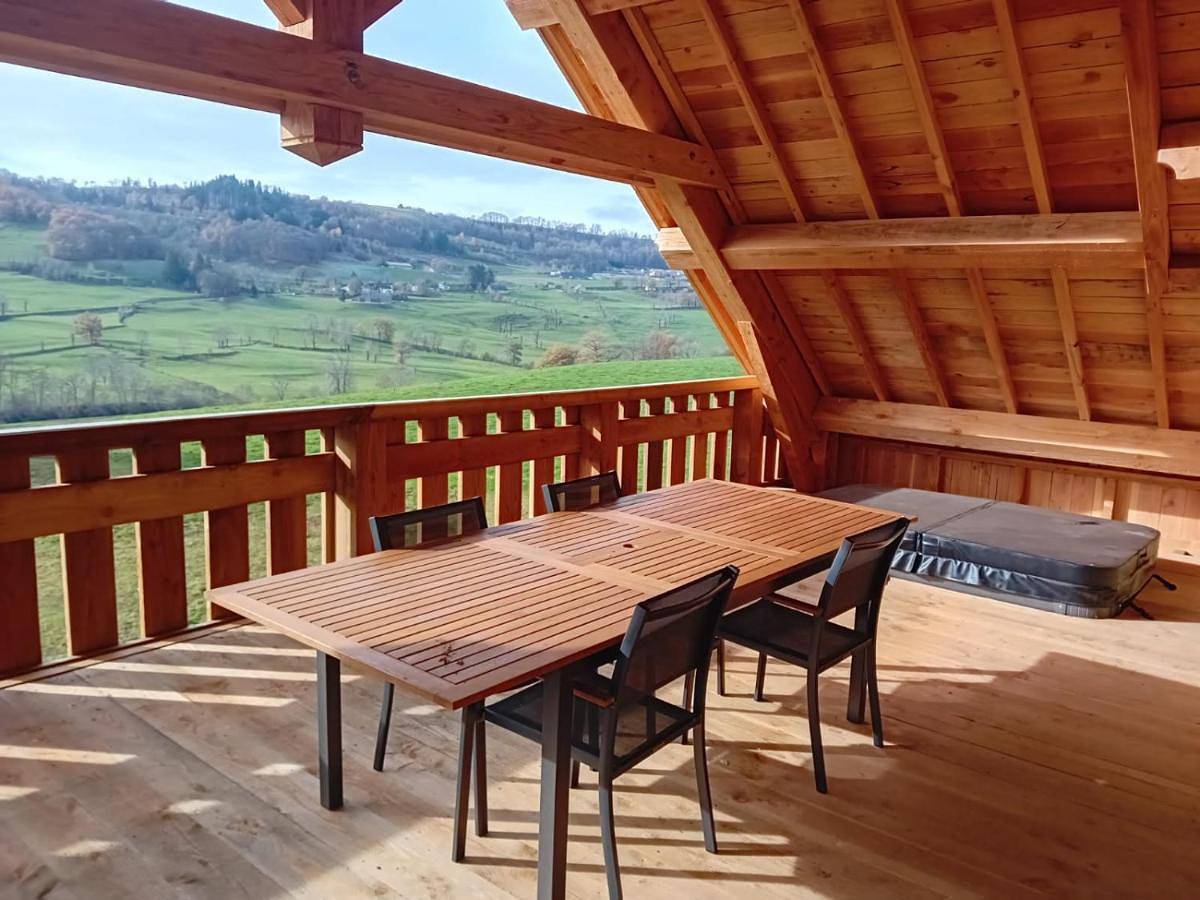 La Cabane de Sophie - Nature et Calme in Saint-Cernin, Région d'Aurillac