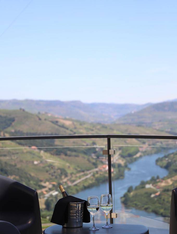 Location de vacances pour 2 personnes, avec jardin et vue ainsi que vue sur le lac et piscine dans Mesão Frio - 3