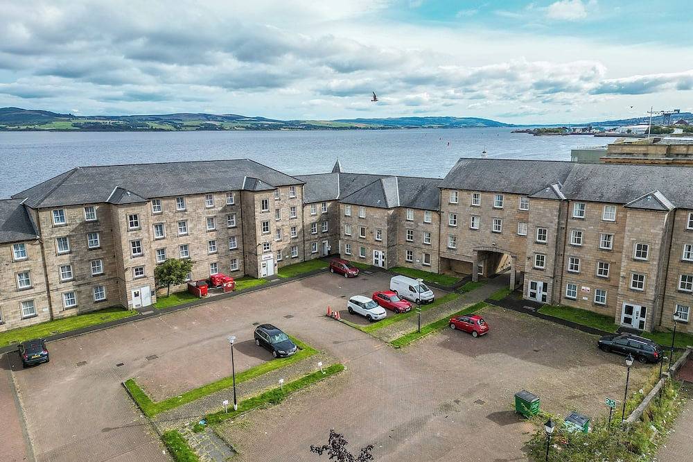 Ganze Wohnung, 6 Bedroom Self Contained Hostel Unit in Inverclyde