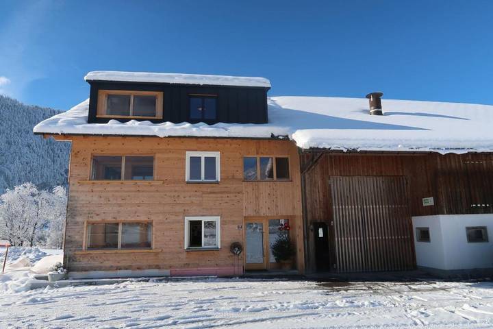 Ferienwohnung für 3 Personen, mit Balkon und Ausblick in Bezau