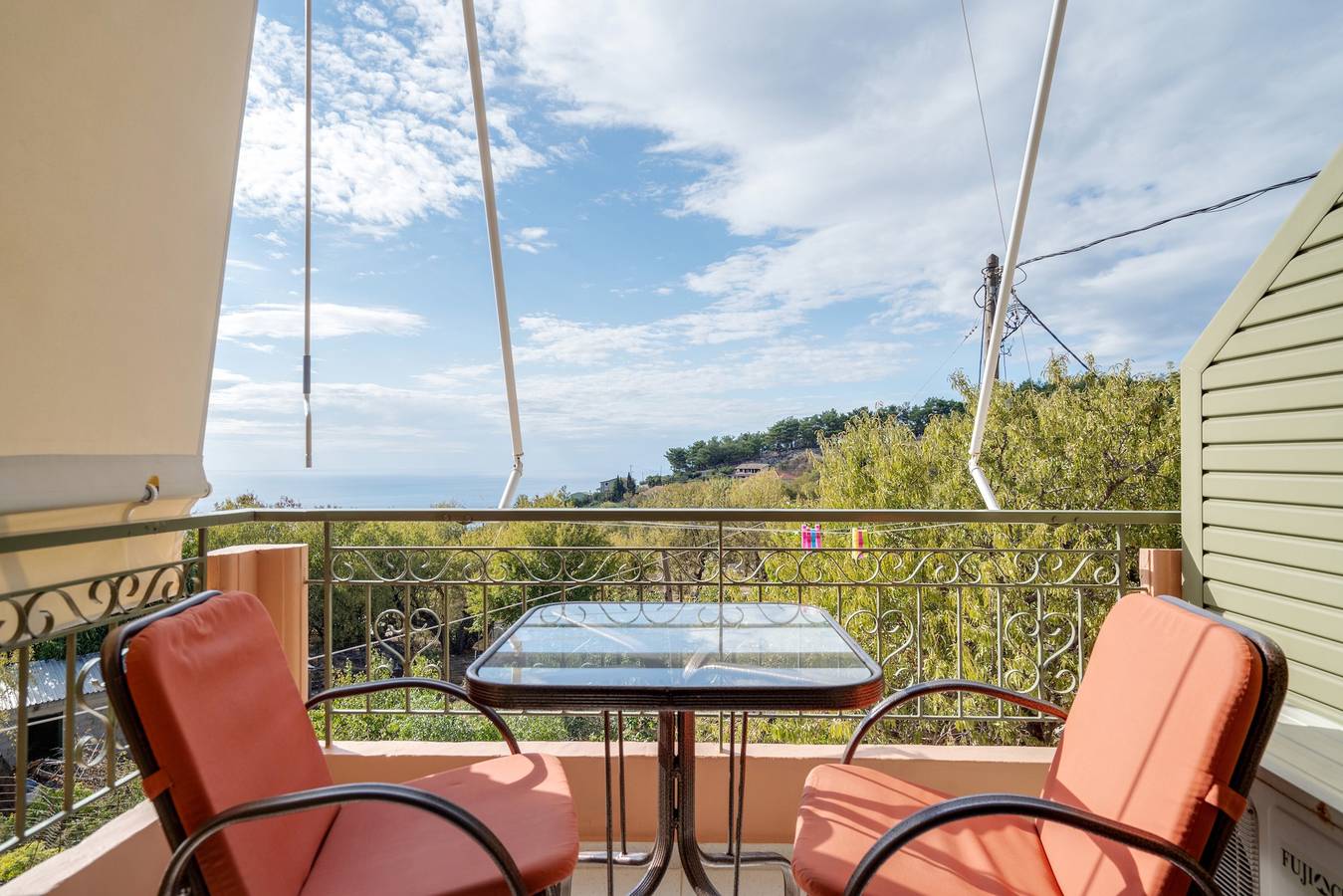 Entire studio, Studio Apartment 'Nontas Home 22' with Sea View, Wi-Fi and Air Conditioning in Kalamitsi, Greece