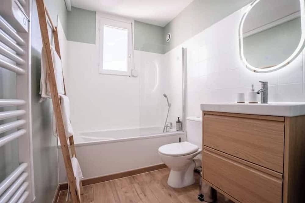 Geheel appartement, T2 air-conditioned Private parking Balcony Autonomous arrival in Villefranche-sur-Saône, Beaujolais