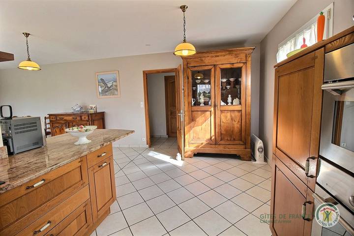 Gîte pour 6 personnes, avec terrasse et jardin, animaux acceptés à Trédrez-Locquémeau - 4