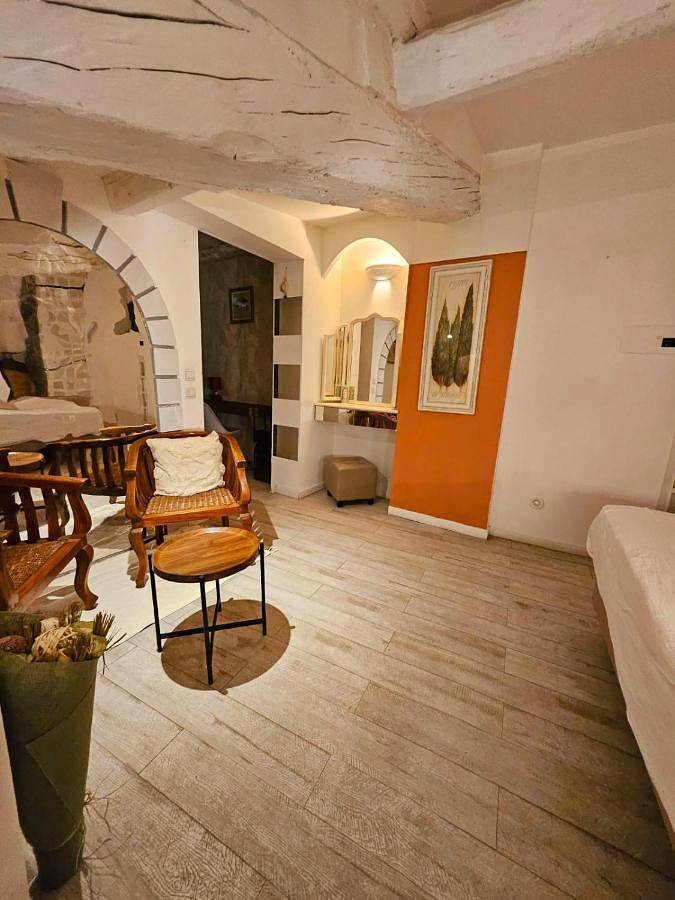 Chambre d’hôte pour 2 personnes, avec jardin ainsi que piscine et vue à Cotignac - 3