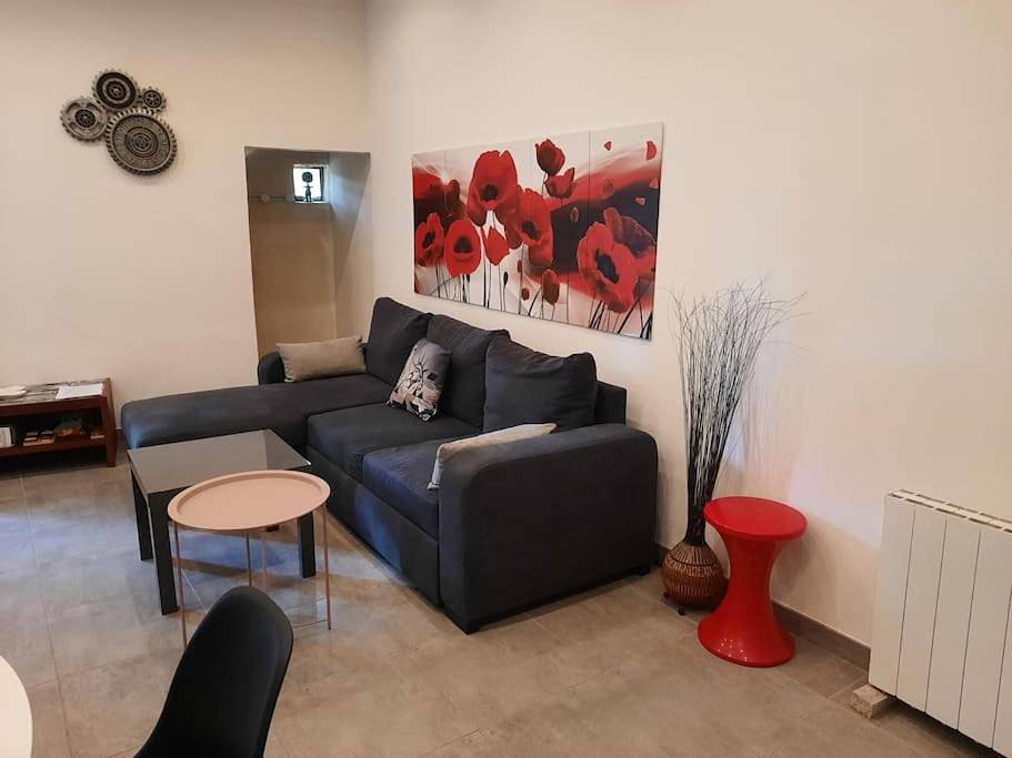 Appartement entier, Beau logis indépendant dans mas piscine 4 pers in Pujaut, Région de Nîmes