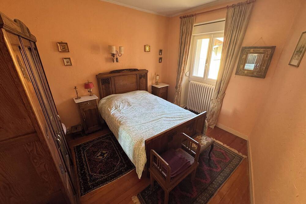 240m2 Family House with Heated Swimming Pool in Winegrower Village in Bréry, Jura