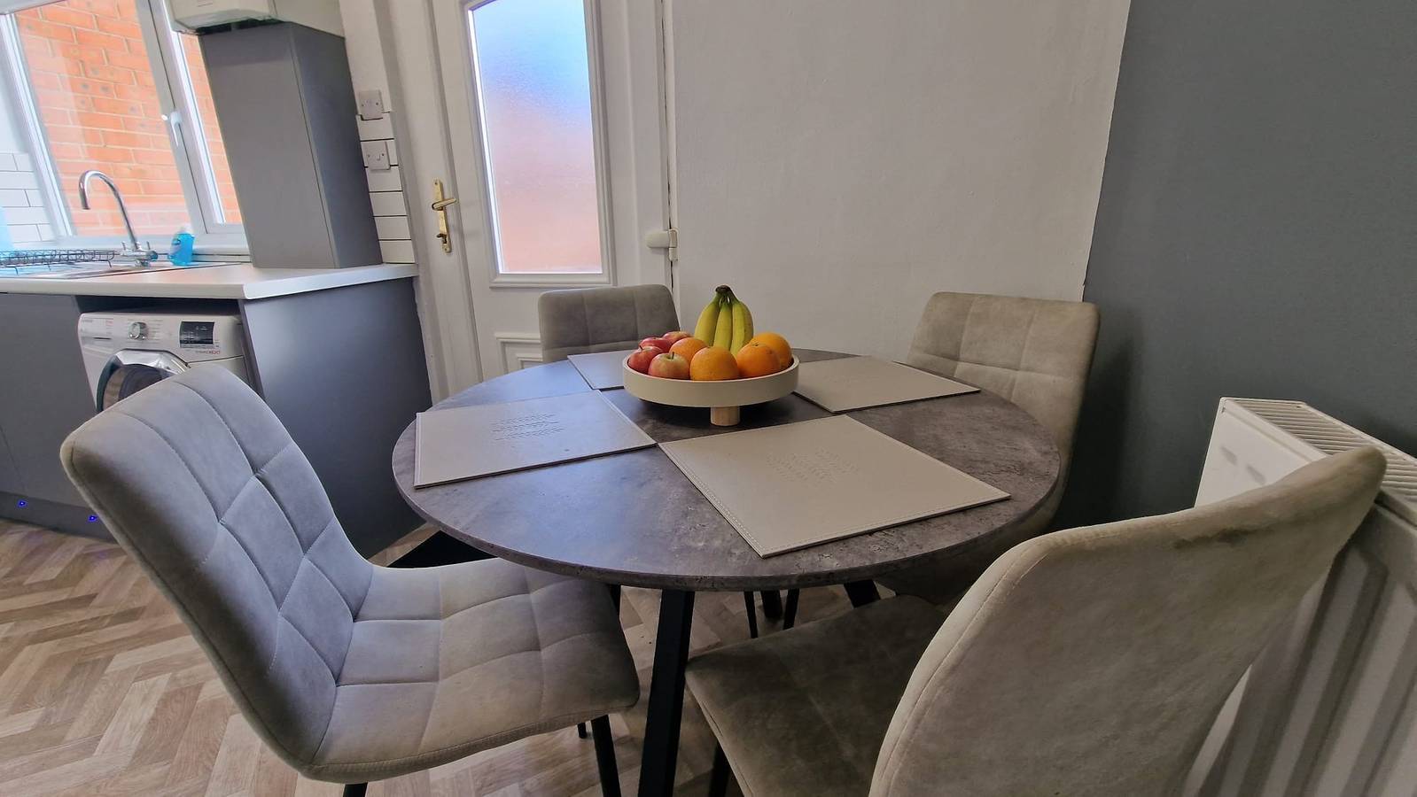 2-Bed Home - Sleeps 4, Parking & Garden in Darlington