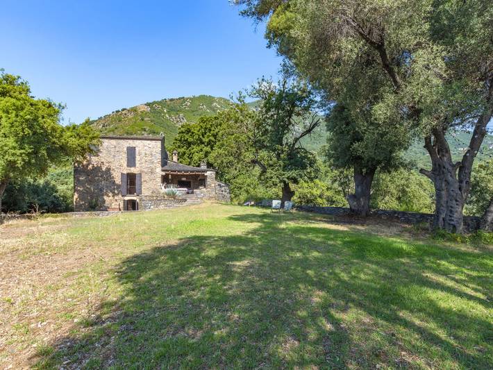 Agriturismo per 8 persone, con terrazza e giardino in Corsica