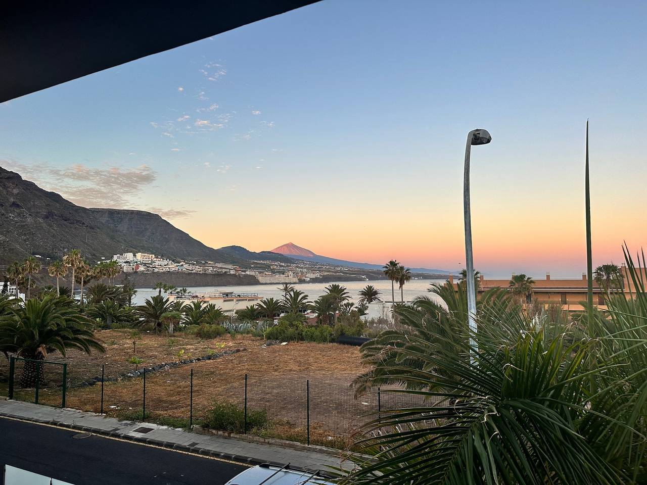 Villa „Dos Oceanos Test Property“ mit Meerblick, privater Terrasse und Wlan in München Moosach, München