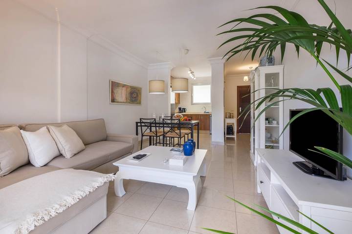 Hel lägenhet, Holiday Apartment "Marina" close to the Beach with Terrace & Shared Pool in Palm-Mar, Arona