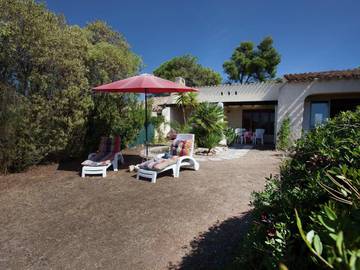 Gîte pour 2 personnes, avec terrasse et jardin dans Plage du Péro
