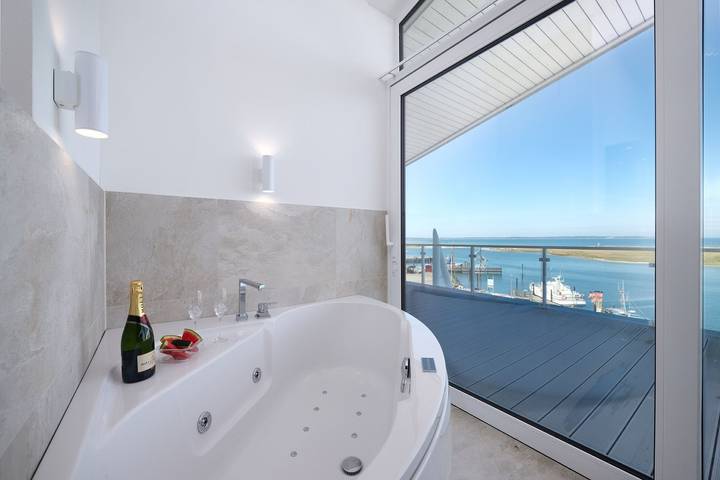 Ferienwohnung für 6 Personen, mit Terrasse und Whirlpool sowie Sauna, kinderfreundlich in Wendtorf