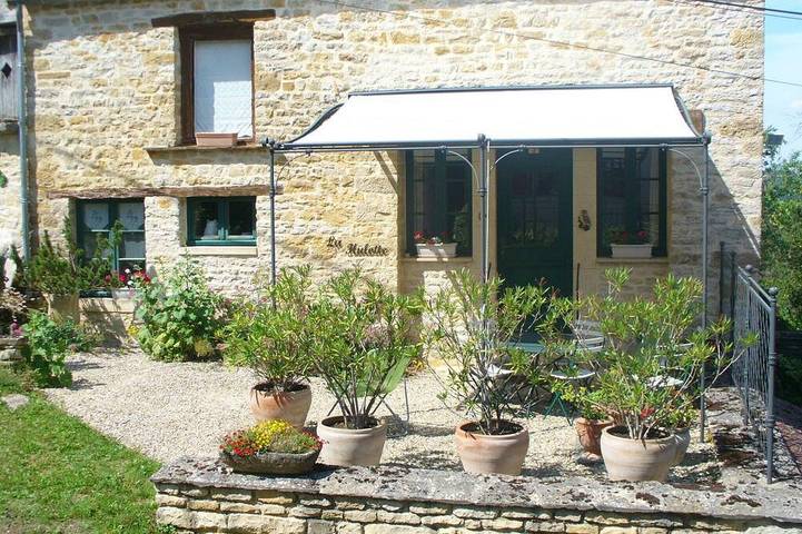 Gîte pour 4 personnes, avec terrasse et jardin