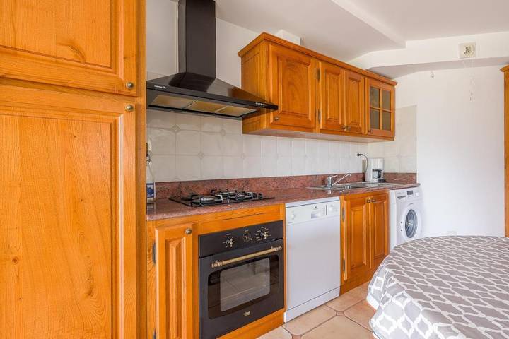 Gîte pour 2 personnes, avec jardin et balcon à Chisa - 3