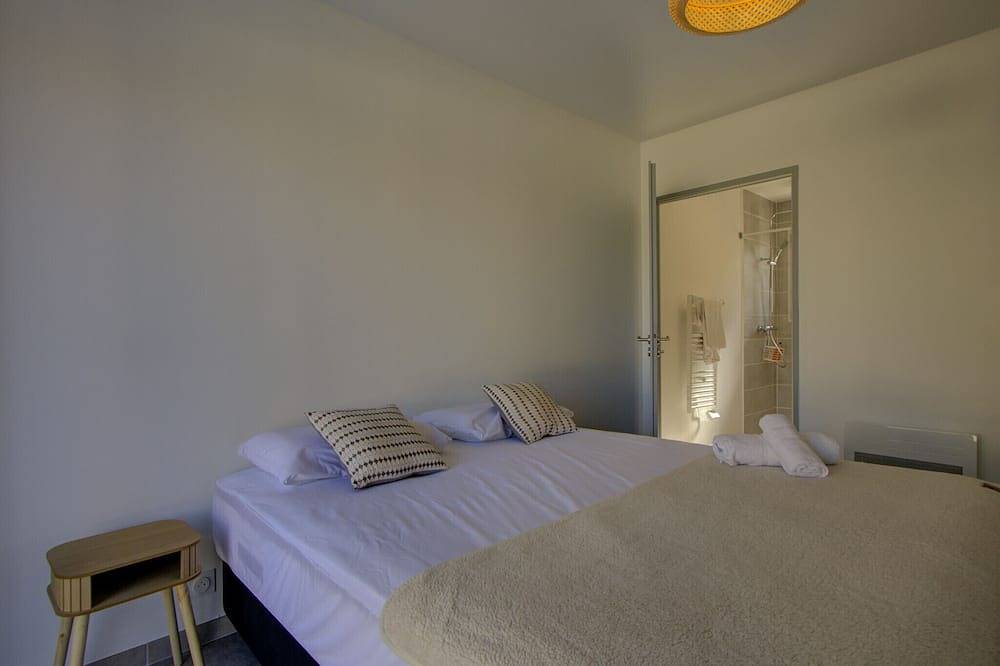 New villa with private pool in the heart of the village - sleeps 4 in Suze-la-Rousse, Nyons region