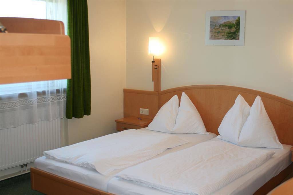 Vierbettzimmer, Dusche, Wc in Salzburg, Bundesland Salzburg