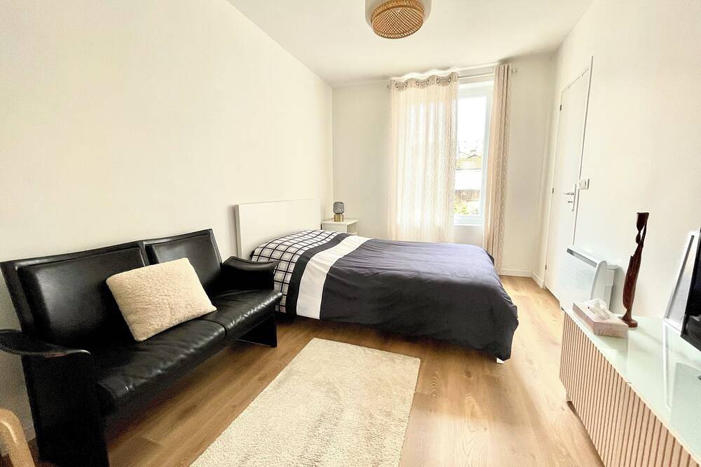 1 Bedroom Private vacation home in Issy-les-Moulineaux in Issy-les-Moulineaux, Hauts-de-Seine