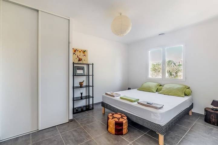 Location de vacances pour 8 personnes, avec jardin et terrasse à Saint-André-de-Cruzières - 2