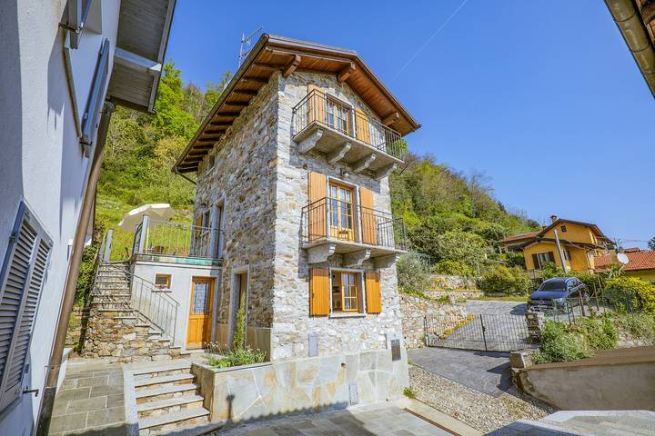 Ferienhaus für 4 Personen, mit Balkon und Terrasse sowie Seeblick und Ausblick in Comune di Cannobio