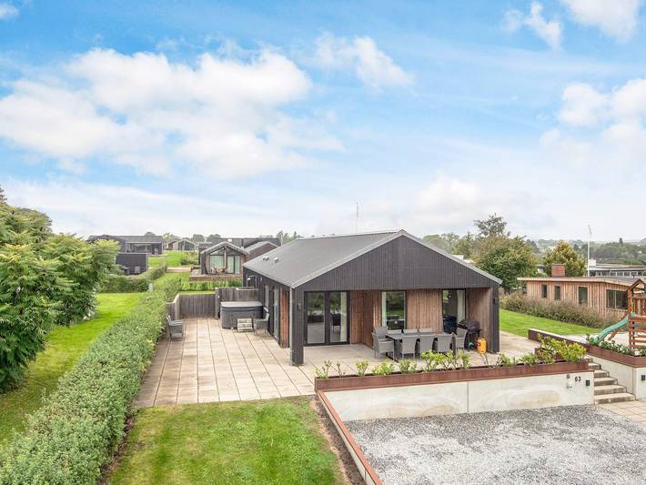 Ferienhaus für 9 Personen, mit Terrasse und Garten in Hadersleben