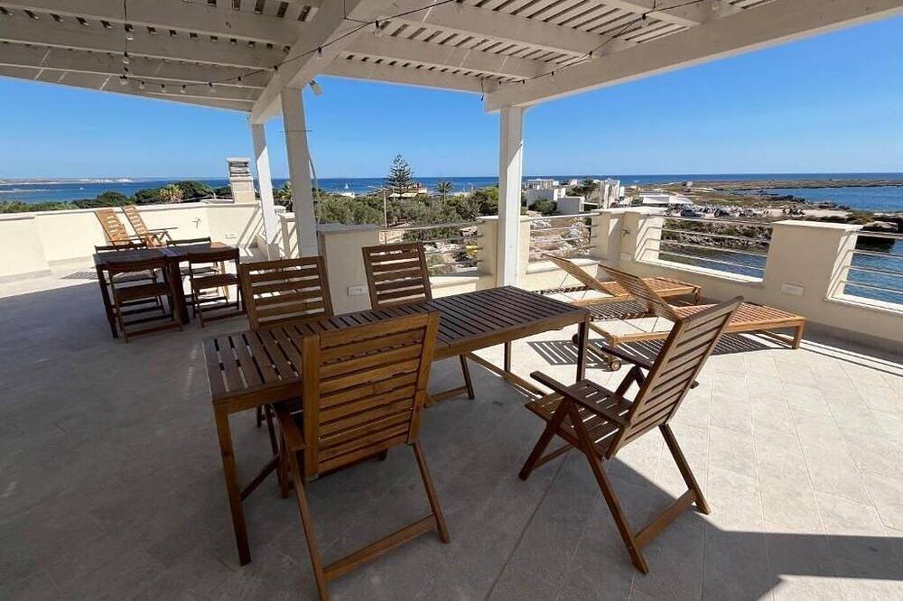 Remare - Premium Apartment with Fireplace, Sea View and Terrace in Favignana in Favignana Stadt, Favignana