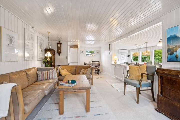 Ferieudlejning for 8 personer, med Terrasse og Have i Grenaa