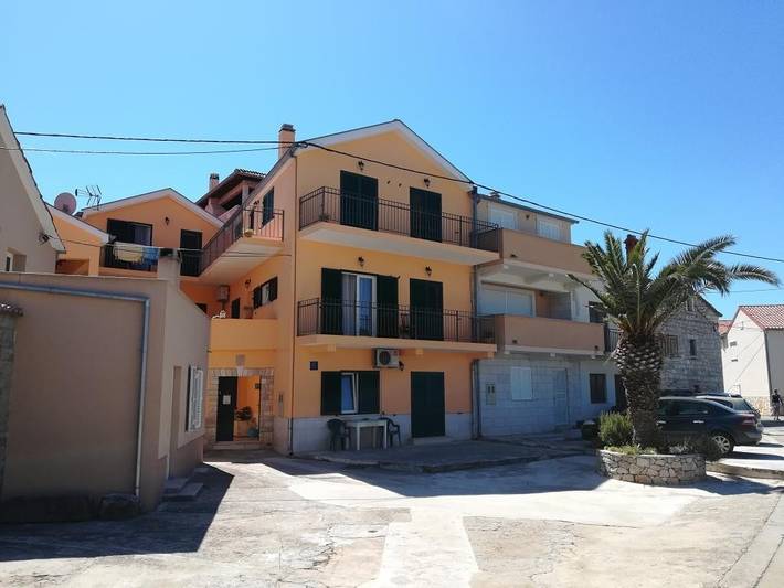Ganze Wohnung, 1-Zimmer-Ferienwohnung mit Terrasse Kukljica, Ugljan -c in Kukljica, Insel Ugljan